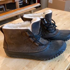 Sorel Out and About lined boots Size 7 (Marked as size 8)